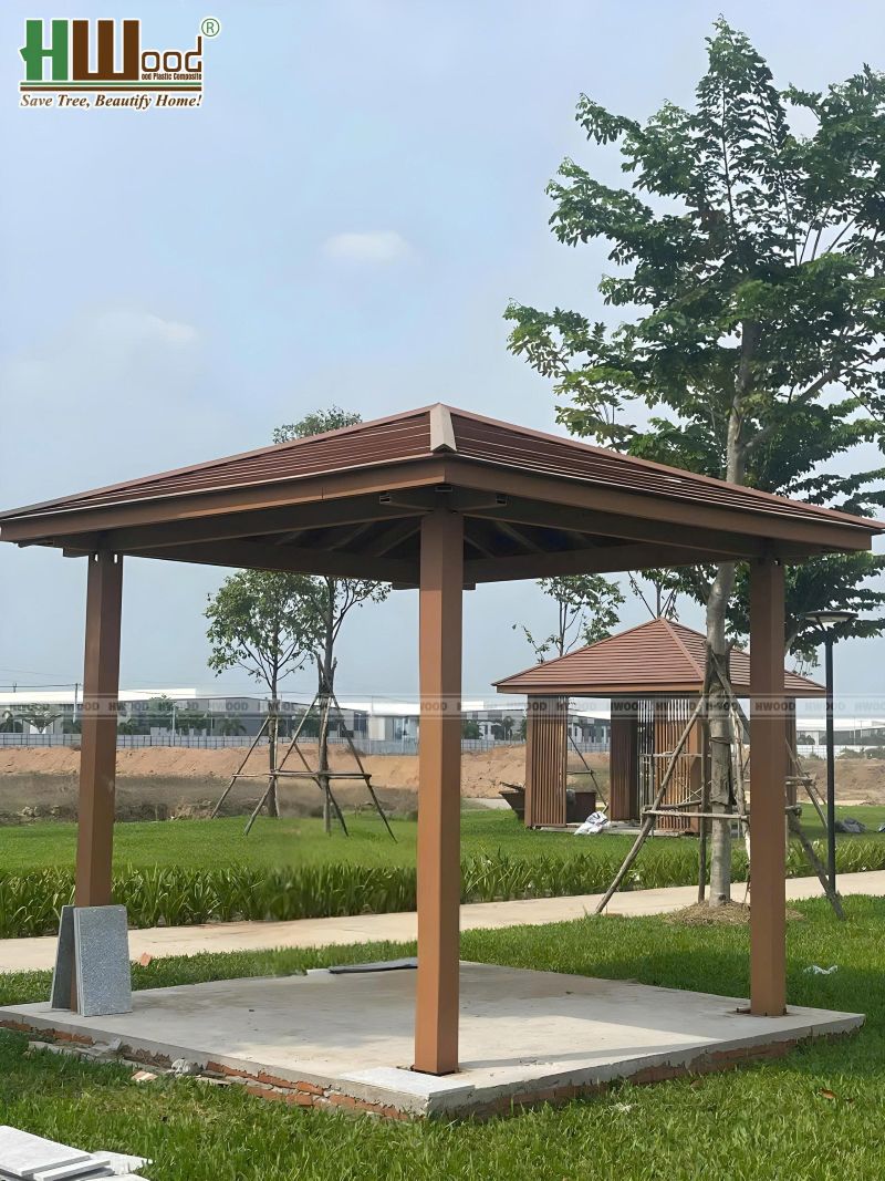 Khung chòi nghỉ được lắp tấm ốp mái HW177W28 với độ ổn định cao, chống tia UV và giảm nhiệt hiệu quả cho khuôn viên ngoài trời