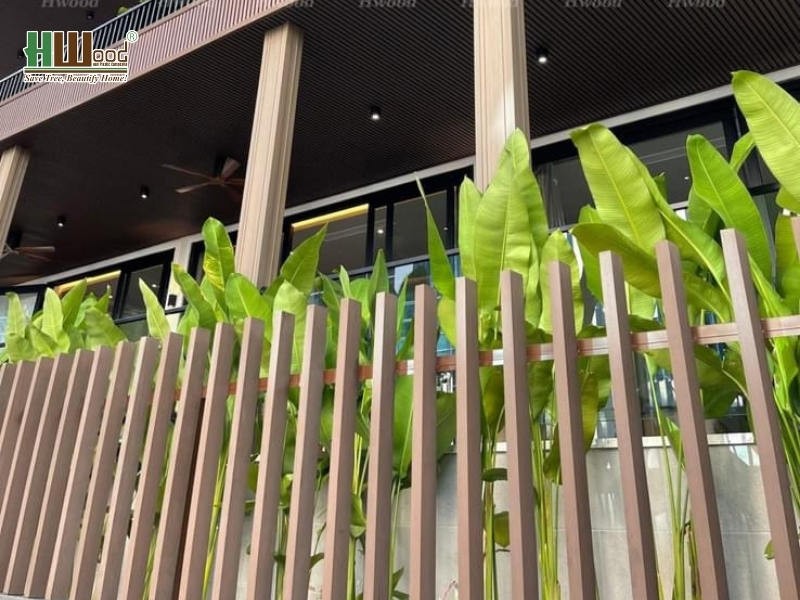 Hàng rào thanh lam nhựa ngoài trời sang trọng bền đẹp
