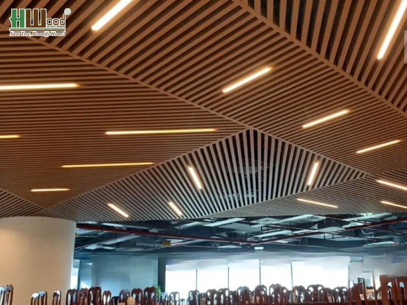 Ốp trần bằng lam nhựa mang lại thẩm mỹ độc đáo
