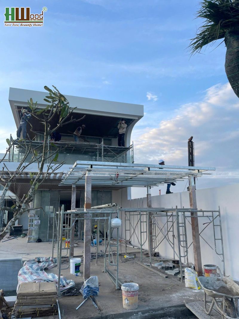 Giai đoạn thi công lắp dựng khung thép chòi nghỉ cabana Ixora Hồ Tràm